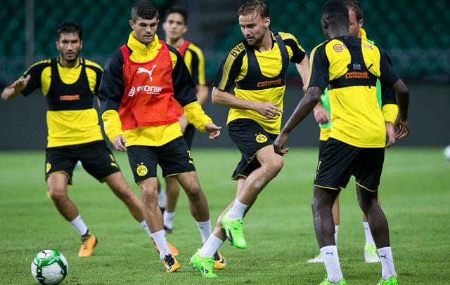 多特蒙德前锋伤愈复出，球队士气大增