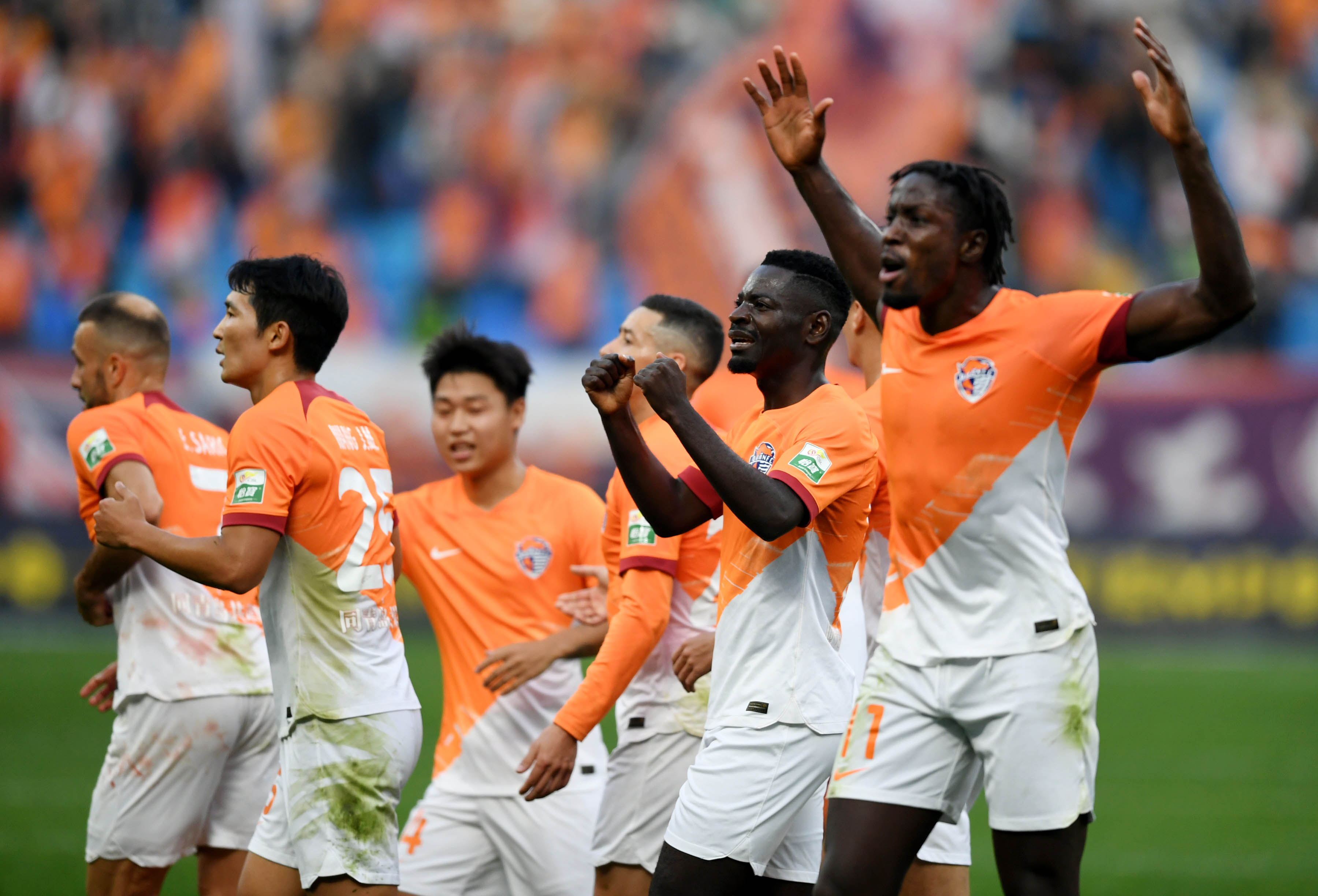 青岛海牛坚持拼搏，冲击胜利保级赛事