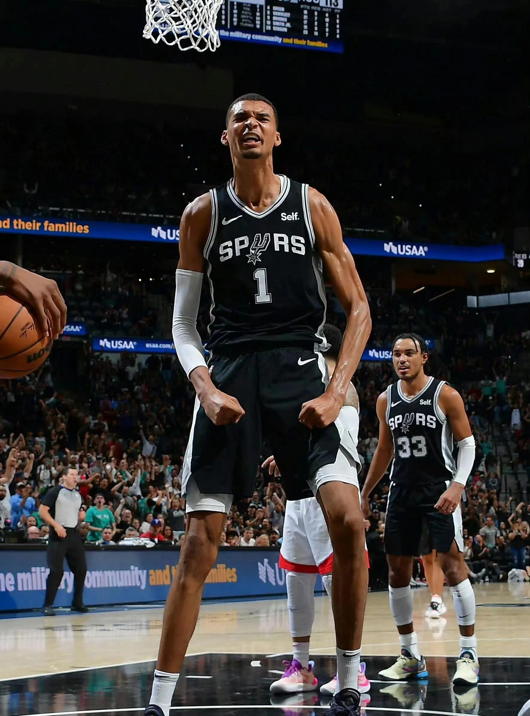 黄蜂绝杀马刺,加里纳利制霸全场 黄蜂绝杀马刺,加里纳利制霸全场