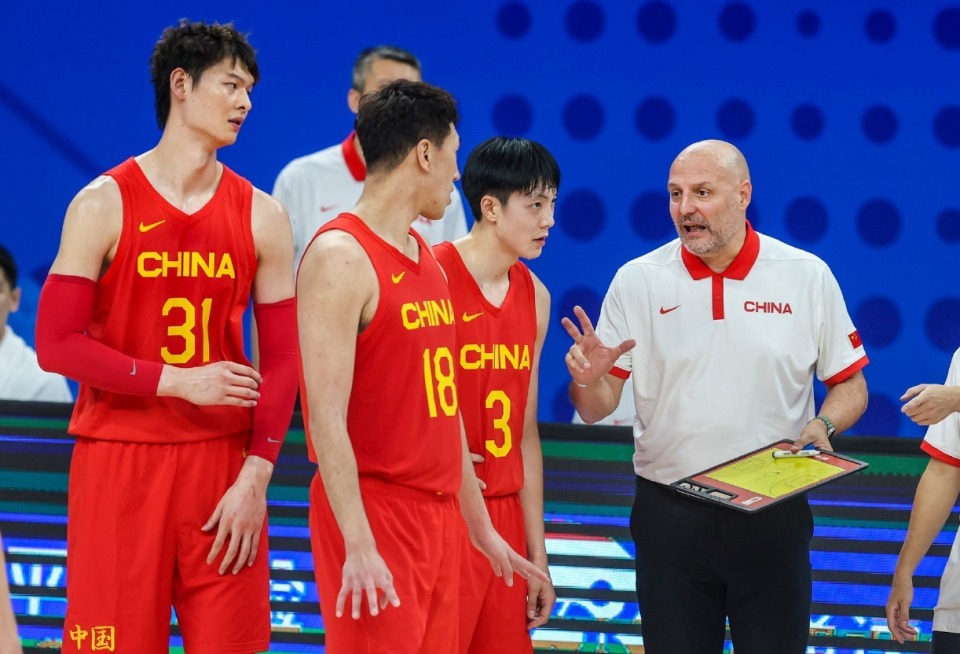 山西队翻盘76人,王哲林点燃赛场 山西队翻盘76人,王哲林点燃赛场