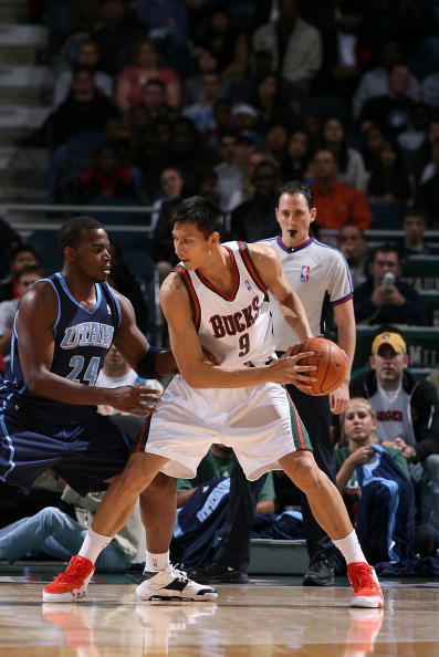 爵士险胜雄鹿，易建联刷新纪录