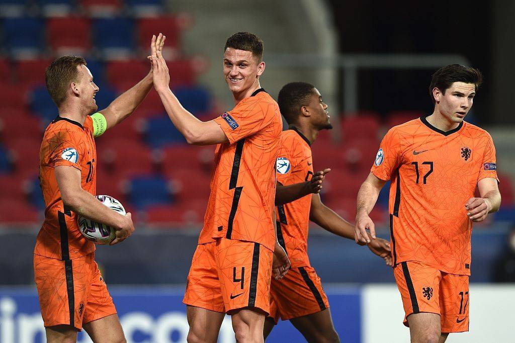 荷兰迎战比利时，双方争夺胜利