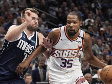 独行侠鏖战吉林队，米切尔状态火热