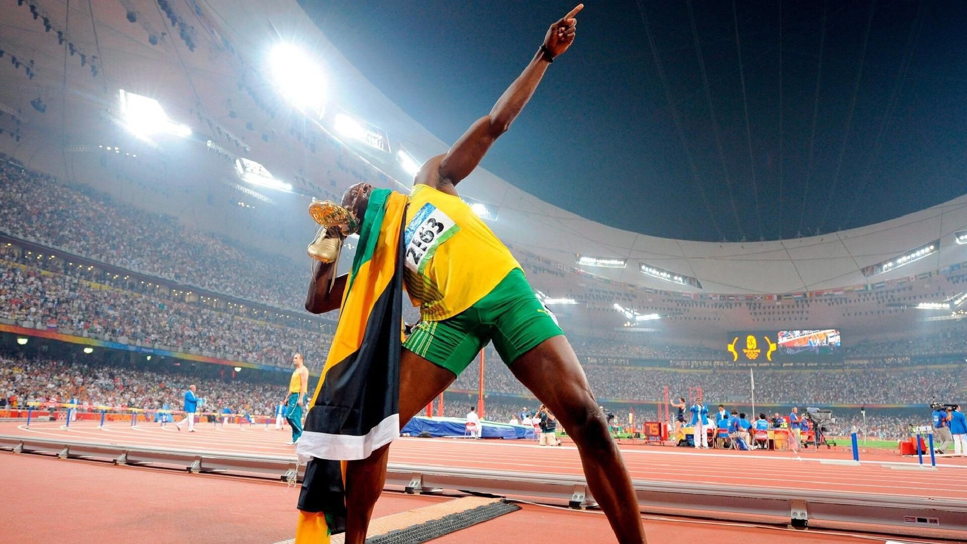 当紫金浪潮席卷萨城，哈利伯顿在欧冠舞台的跨时空接管