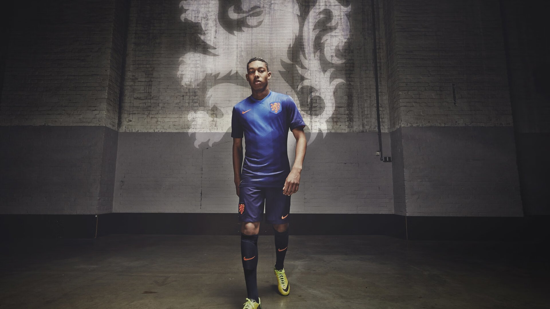 巴西鏖战曼城，莱万统治全场